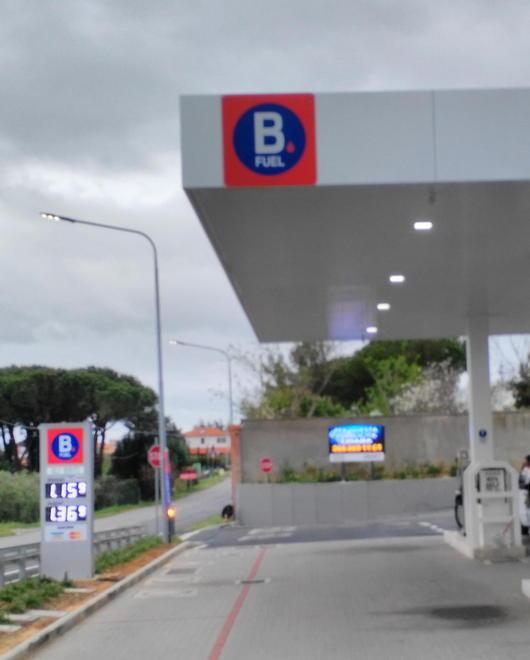 Il pieno in città costa meno merito della concorrenza 