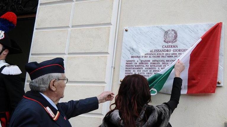 Il nome dell’eroe Giorgioni sulla caserma di Alberese