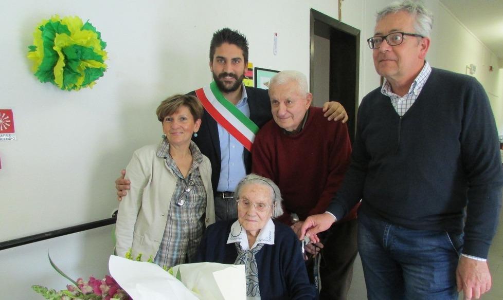 Festa per i 103 anni di nonna Maria