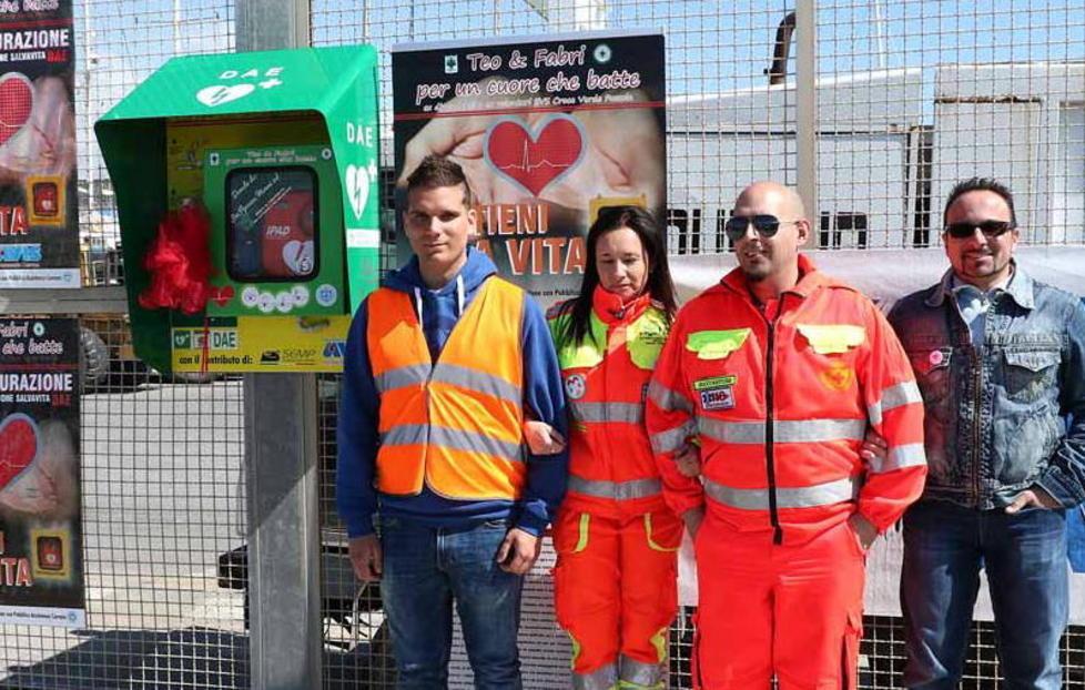 Tornato il defibrillatore sul molo di Marina di Carrara