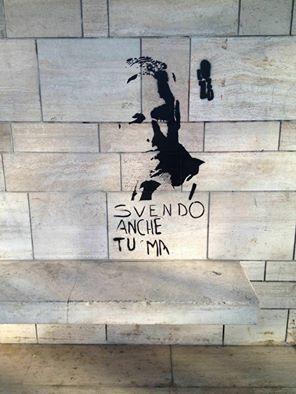 Il ritratto del sindaco realizzato sulla facciata del municipio