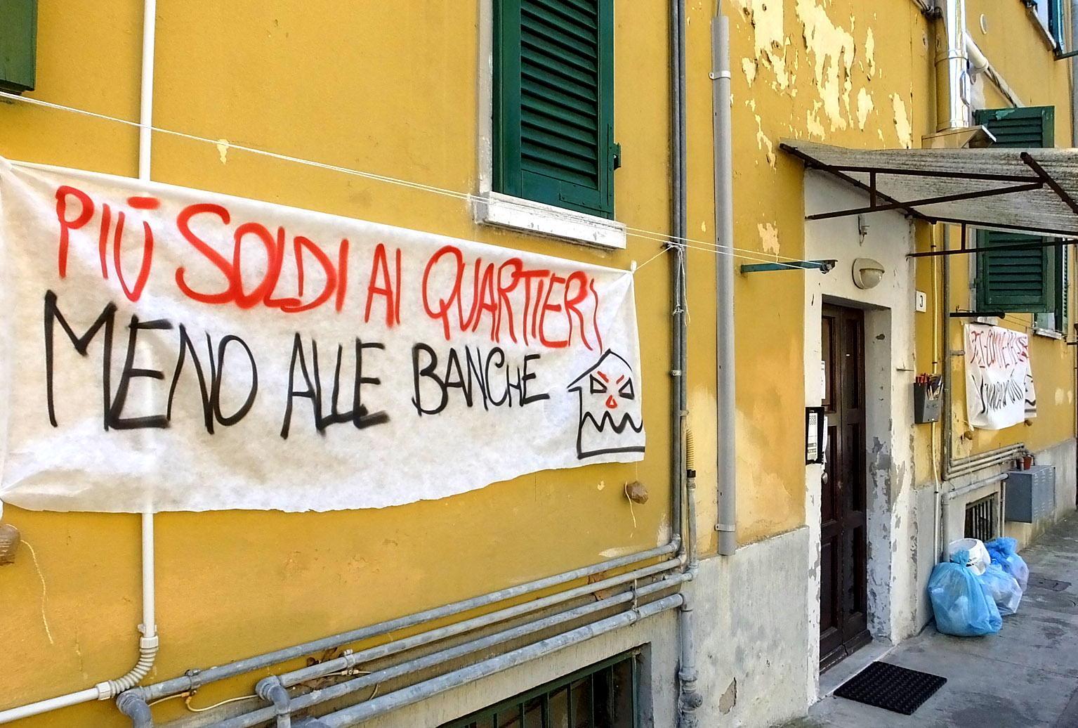 Sant'Ermete, la gente in strada per il problema della casa