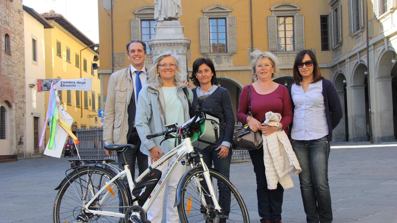 Lamberto Scali responsabile salute partecipata Asl 4, Mila Brollo, Ilaria Santi presidente consiglio comunale, un'amica di Mila e Serena Tropepe consigliera comunale