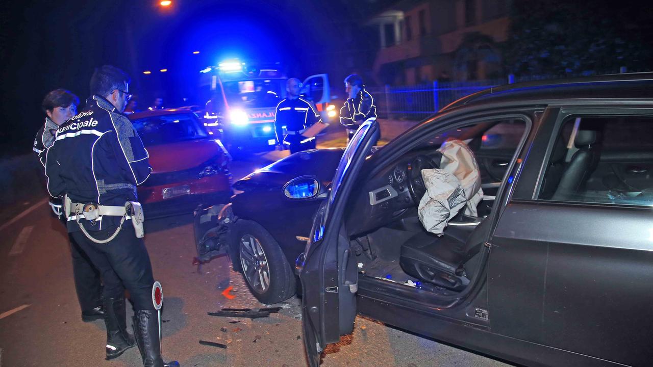 Scontro fra due auto: 4 feriti portati al Santa Maria