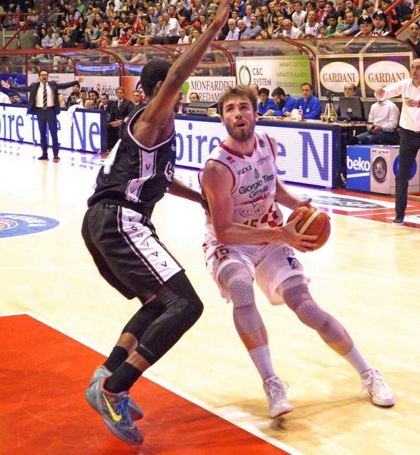 Alex Kirk, con Pittman un duello senza esclusione di colpi