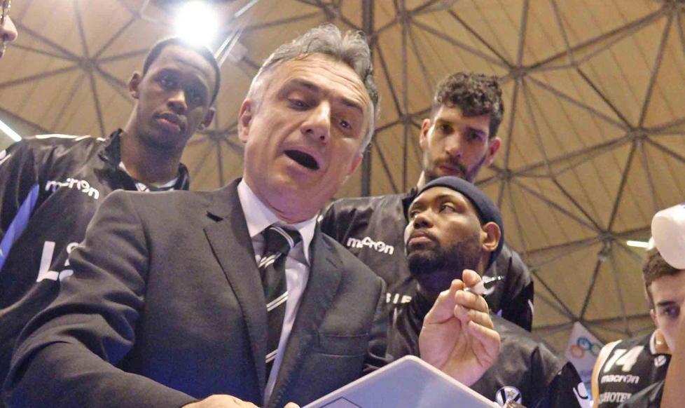 E Valli se la prende per i falli a Pittman 