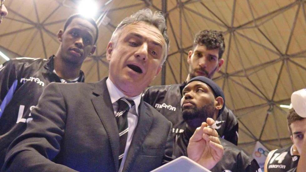E Valli se la prende per i falli a Pittman