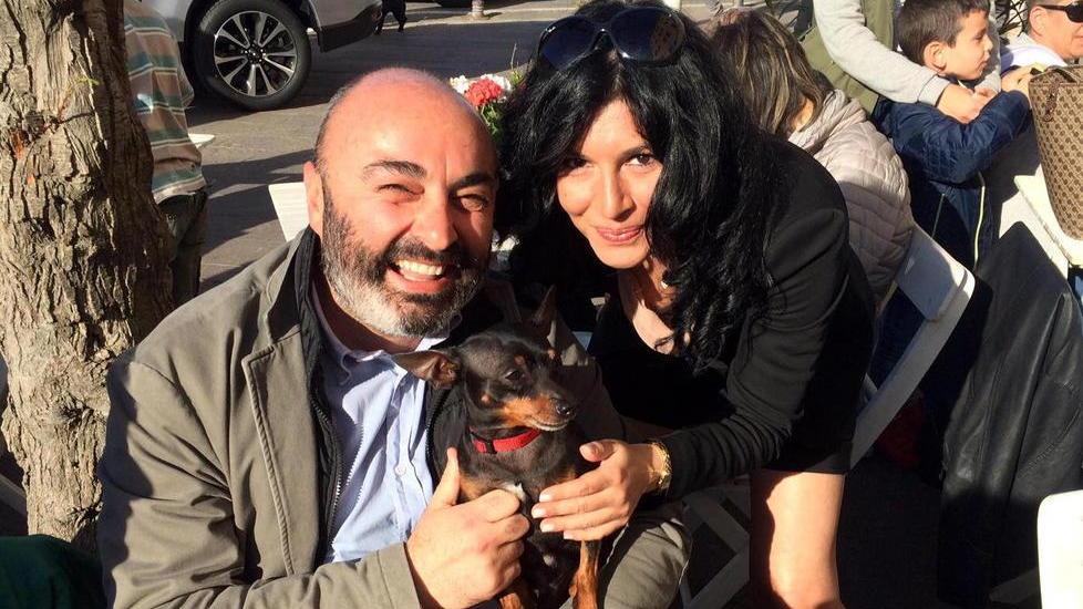 La cantante Ferreri sbarca a Marina in aiuto del canile