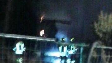 Fiamme nel deposito attrezzi