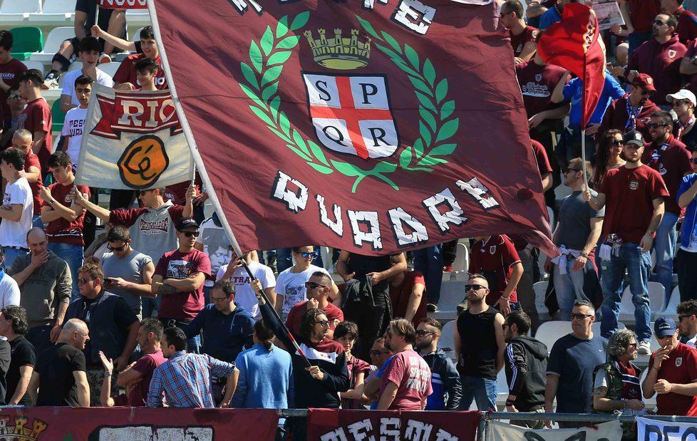 Allo stadio va in scena la delusione dei supporter 