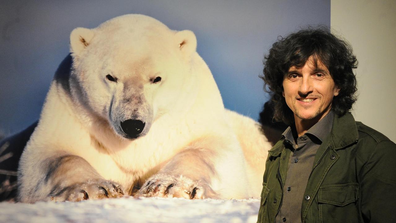 Luca Bracali davanti a una delle sue foto esposte a palazzo Sozzifanti (foto Gori)