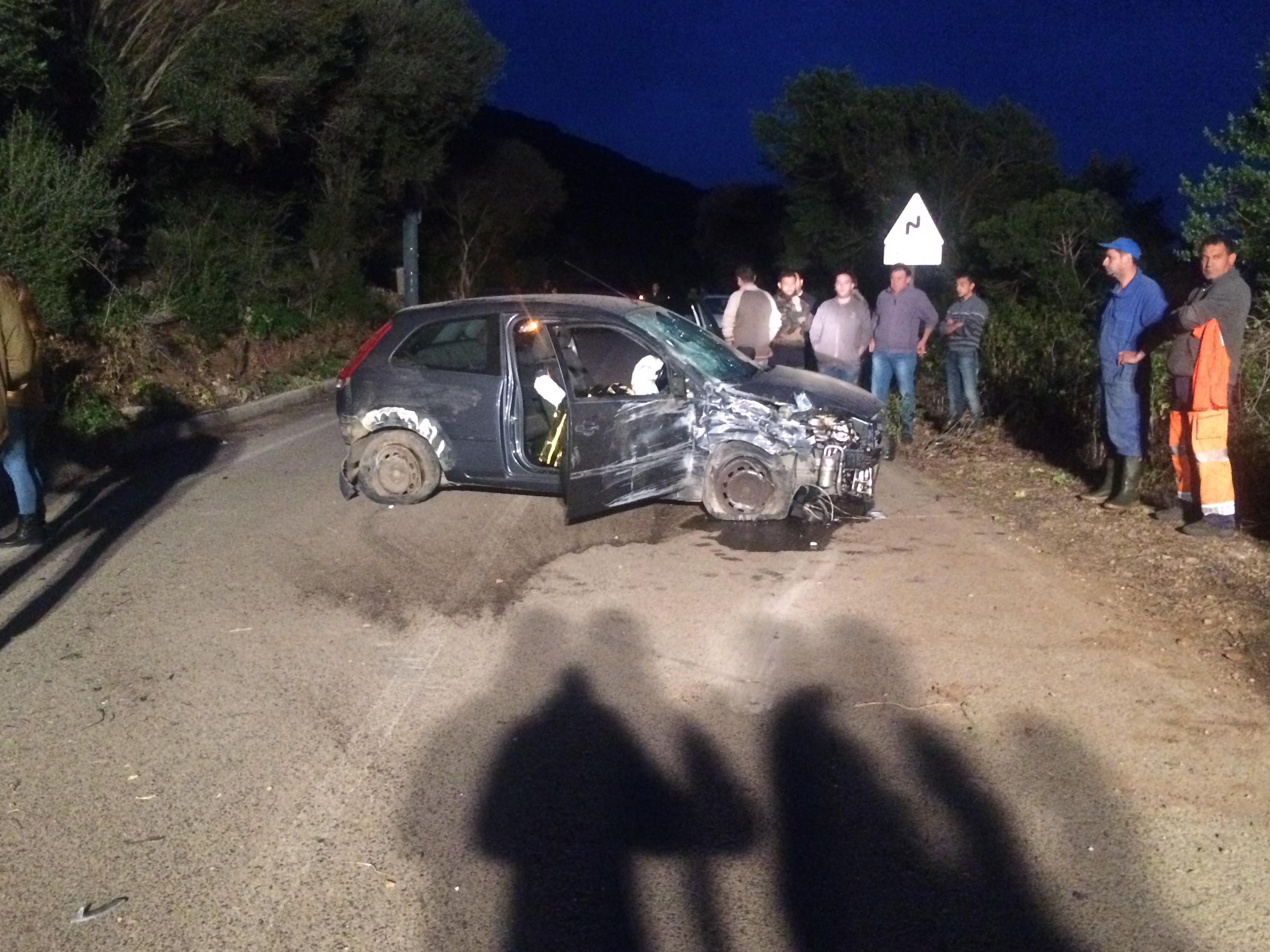 L'auto dopo l'incidente causato da un improvviso malore dell'uomo al volante