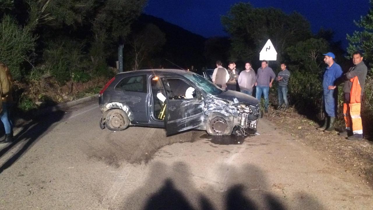 L'auto dopo l'incidente causato da un improvviso malore dell'uomo al volante