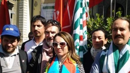 Cento dipendenti senza stipendio