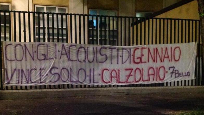 Aria pesante e contestazioni per i viola