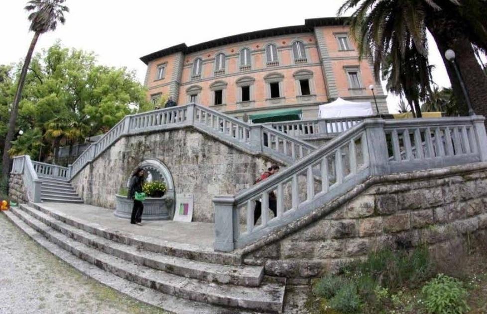 I cinesi vogliono comprare la storica Villa Le Pianore 