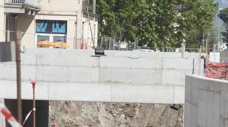 Il monolite è a posto A Natale via Ingrillini sarà aperta alle auto