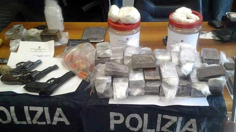 Droga e revolver sgominata banda Il covo in Candia