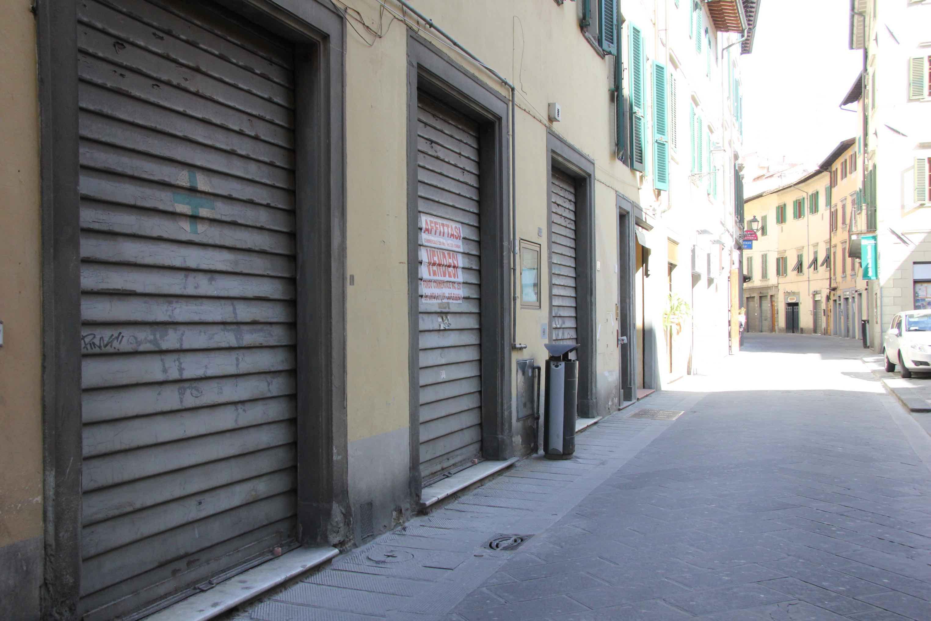 Negozi chiusi nel centro storico di Prato