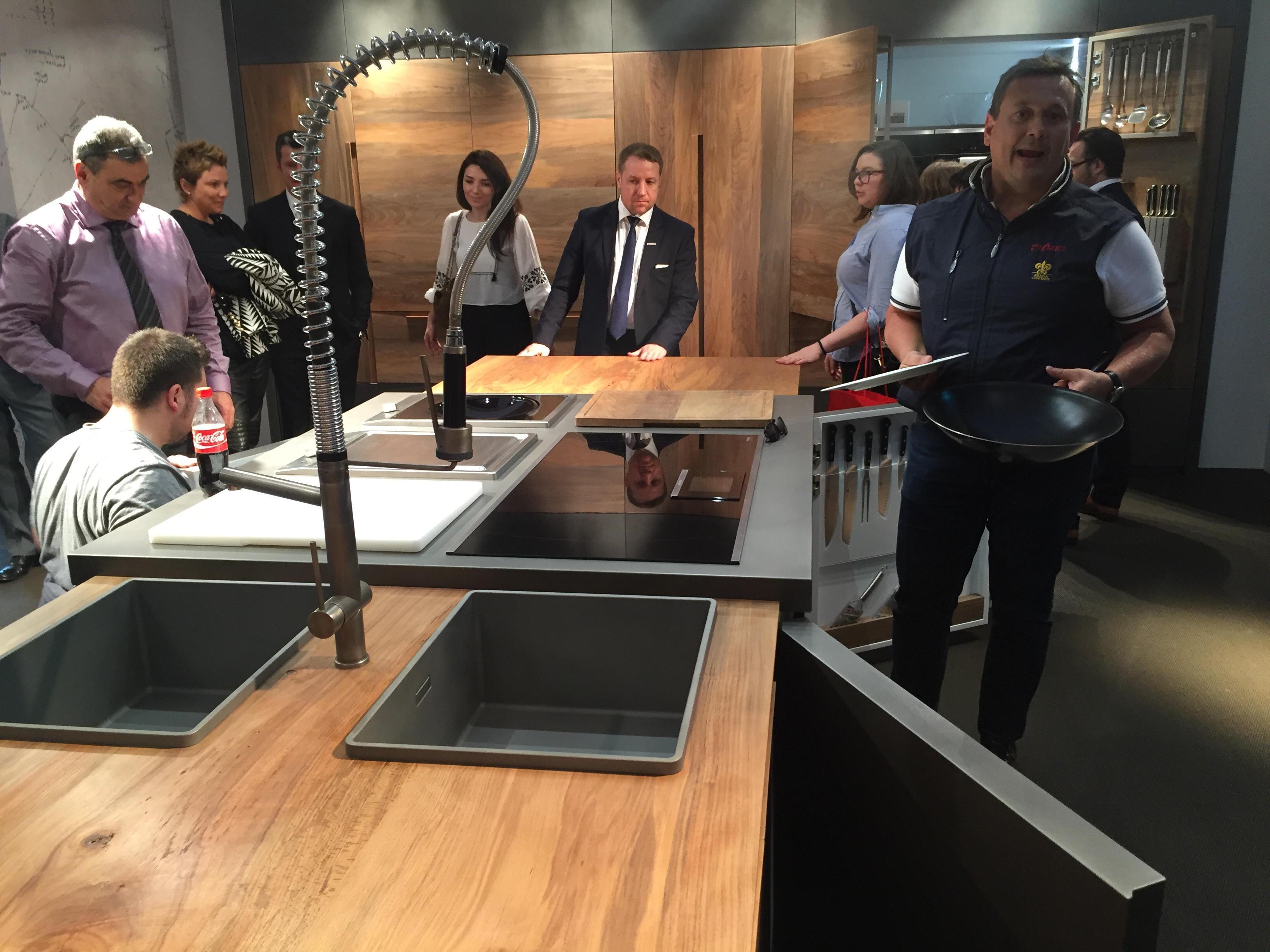 La cucina fatta con legno fossile