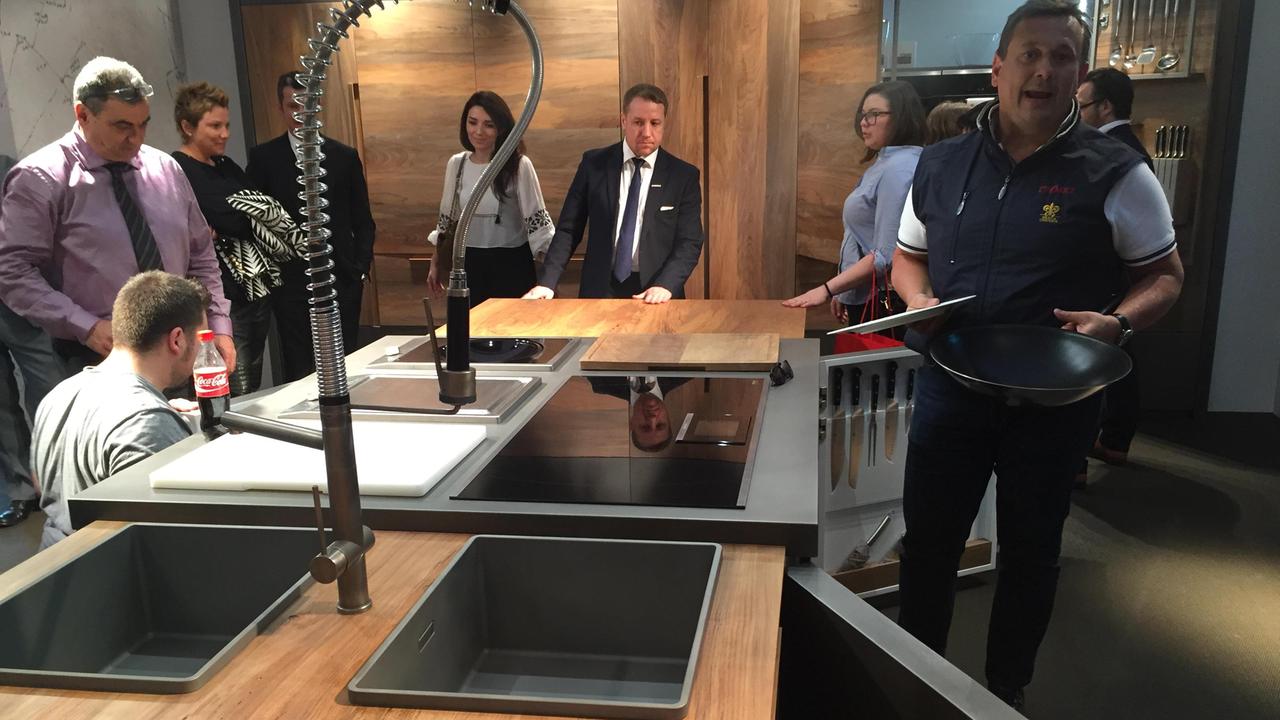 La cucina fatta con legno fossile