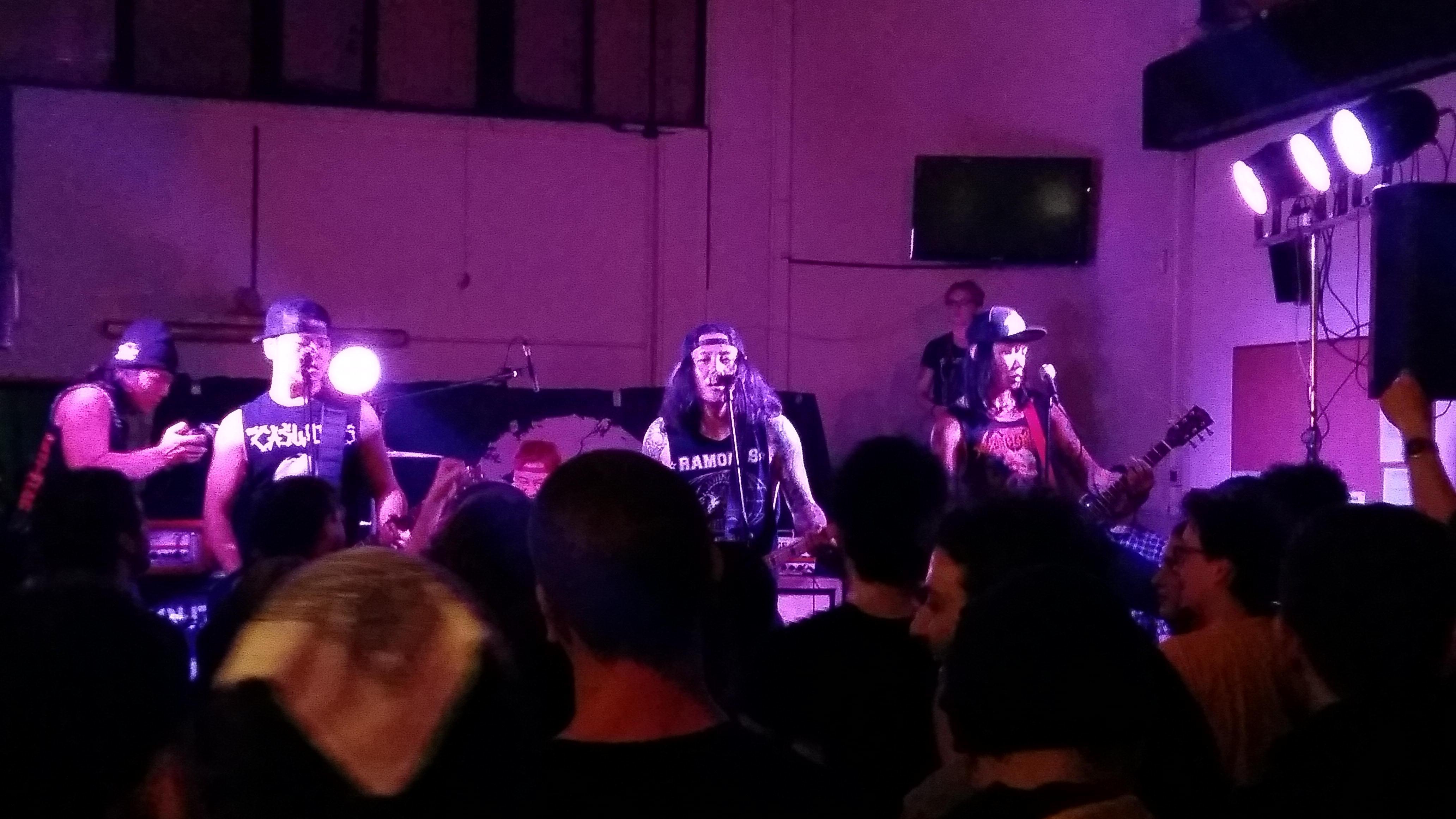Un momento del concerto dei Demerit al circolo Curiel