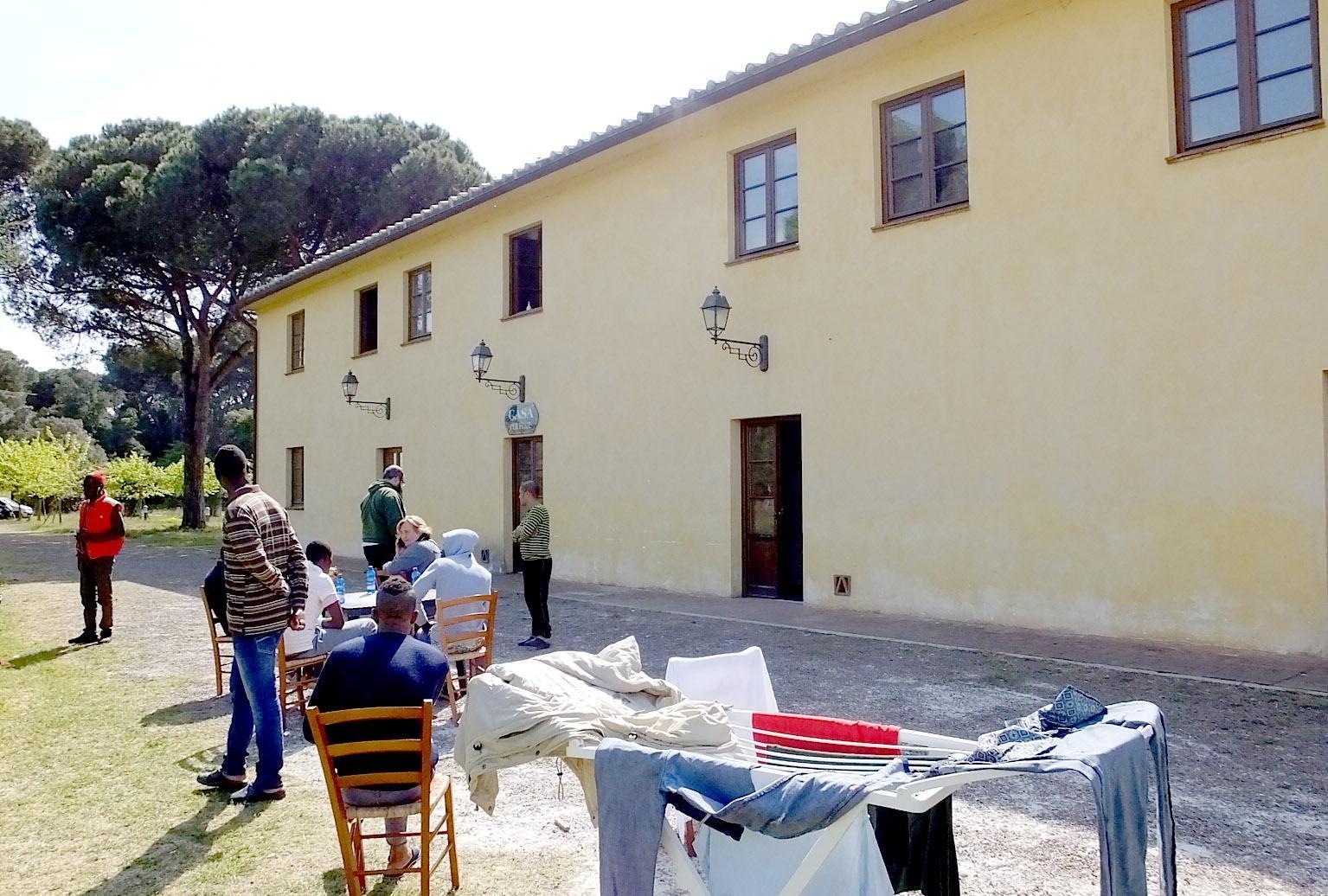 La residenza alla Piaggerta dove vivono 26 profughi (Foto Muzzi)