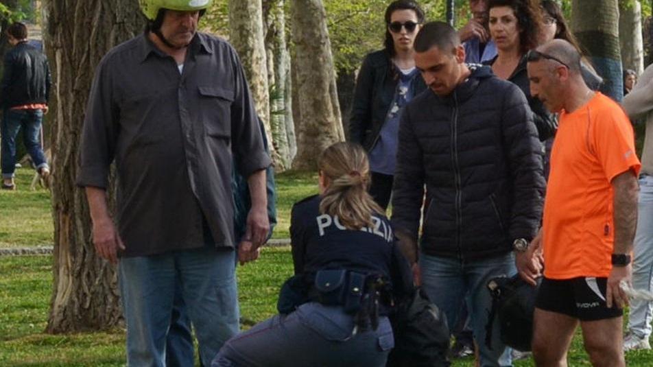 L'intervento della polizia (foto Laura Lezza)