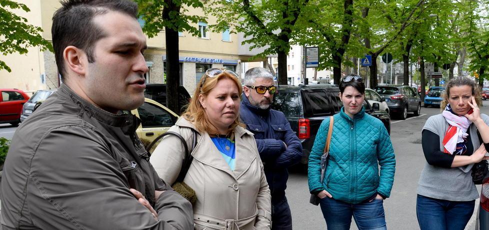 «Siamo venuti perché vogliamo vederle in faccia»