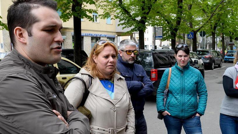 «Siamo venuti perché vogliamo vederle in faccia»
