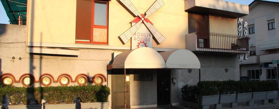Oltre un milione per acquistare il Moulin Rouge