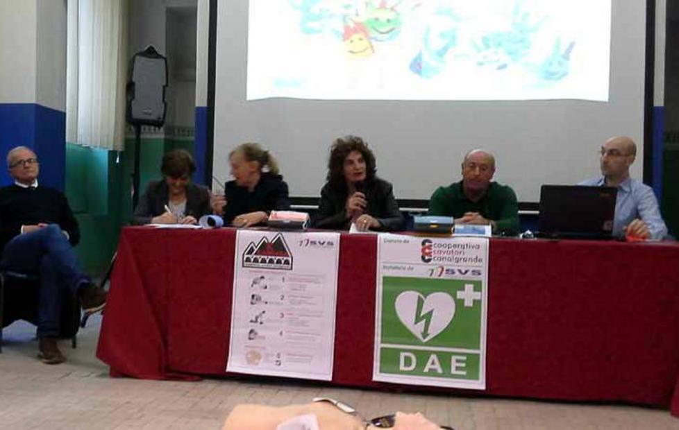 I cavatori donano i defibrillatori alle scuole 