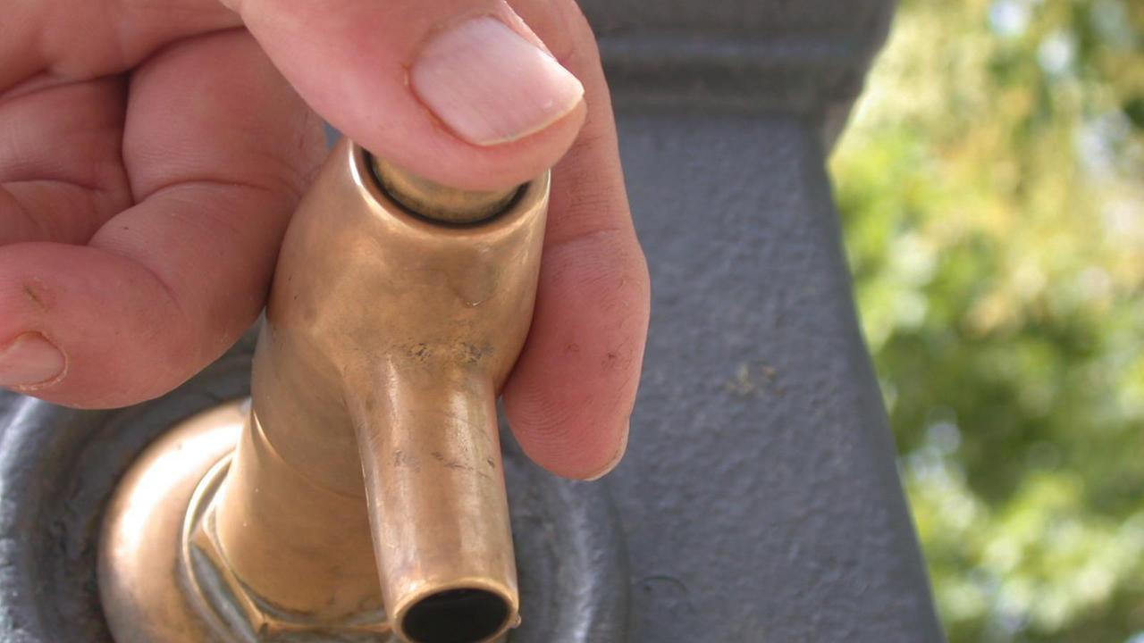 Sassari si risveglia con i rubinetti ancora a secco: esplode la rabbia