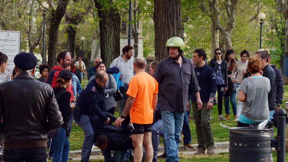 Bloccato dagli agenti: in tasca aveva droga e 6mila euro in contanti