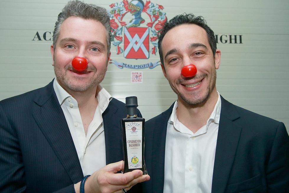 L’aceto si unisce ai Clown dottori per aumentare i sorrisi in corsia