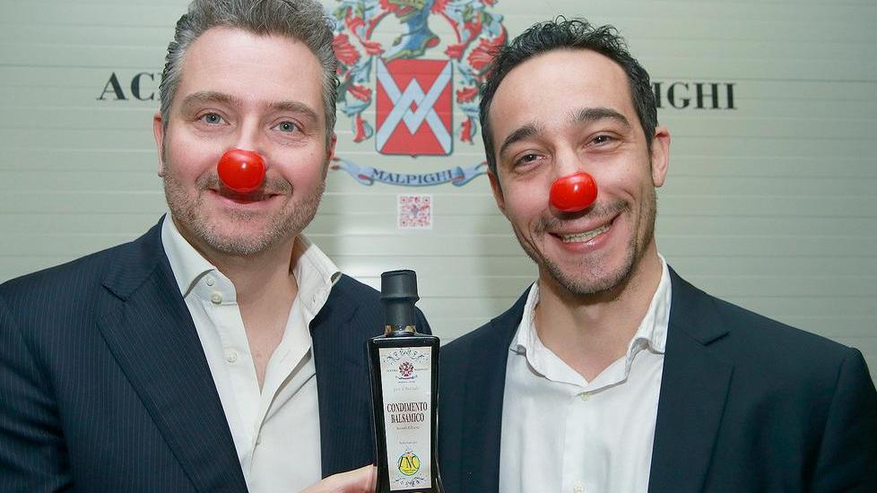 L’aceto si unisce ai Clown dottori per aumentare i sorrisi in corsia