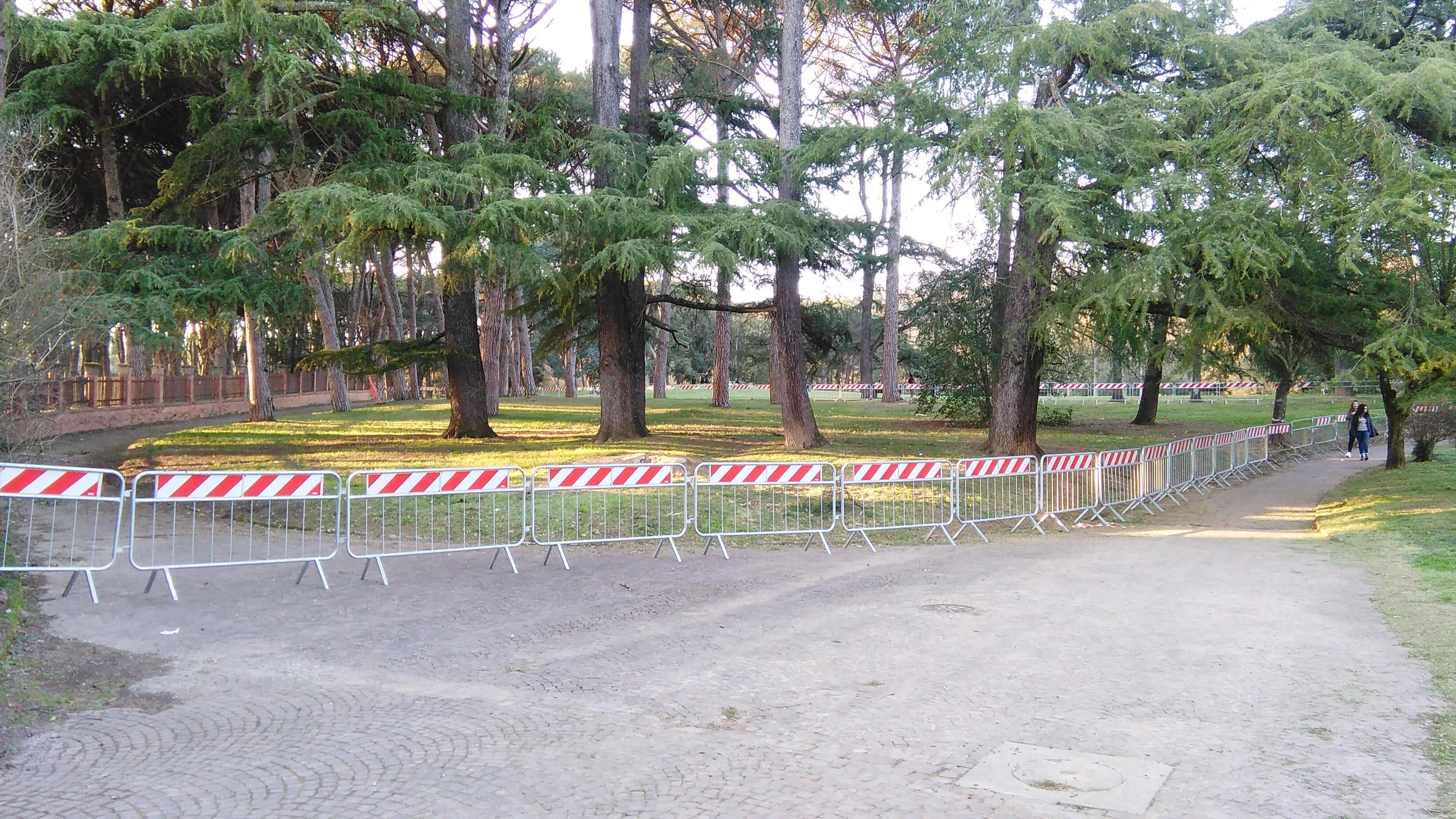 E' stata ristretta l'area transennata nei pressi delle Tamerici