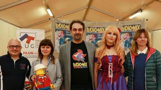 Cosplay e Lego padroni del centro