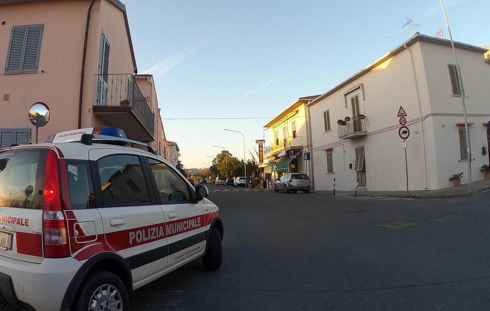 Bruciano gli occhi, cittadini chiusi in casa 