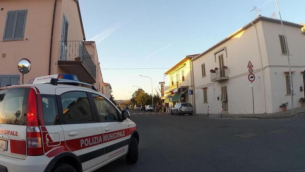 Bruciano gli occhi, cittadini chiusi in casa