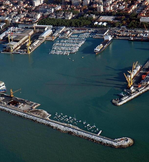 Marinaio dello yacht russo tenta il colpo in una villa 