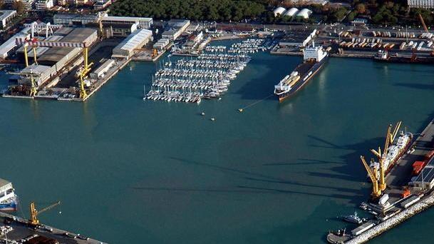 Marinaio dello yacht russo tenta il colpo in una villa