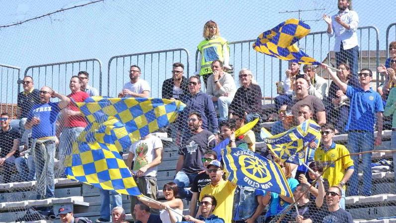 Carrarese, prezzi giù per la sfida di sabato con la Maceratese