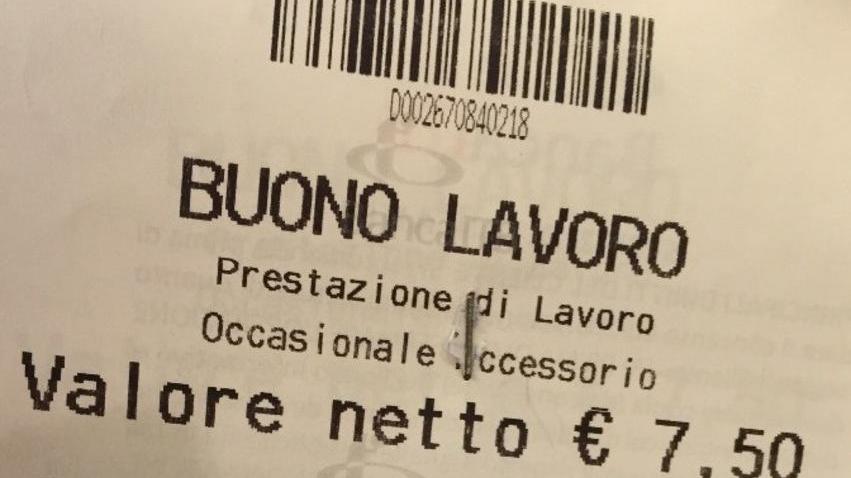 Lavoro precario a Modena: «Due ore con i voucher, il resto in nero»