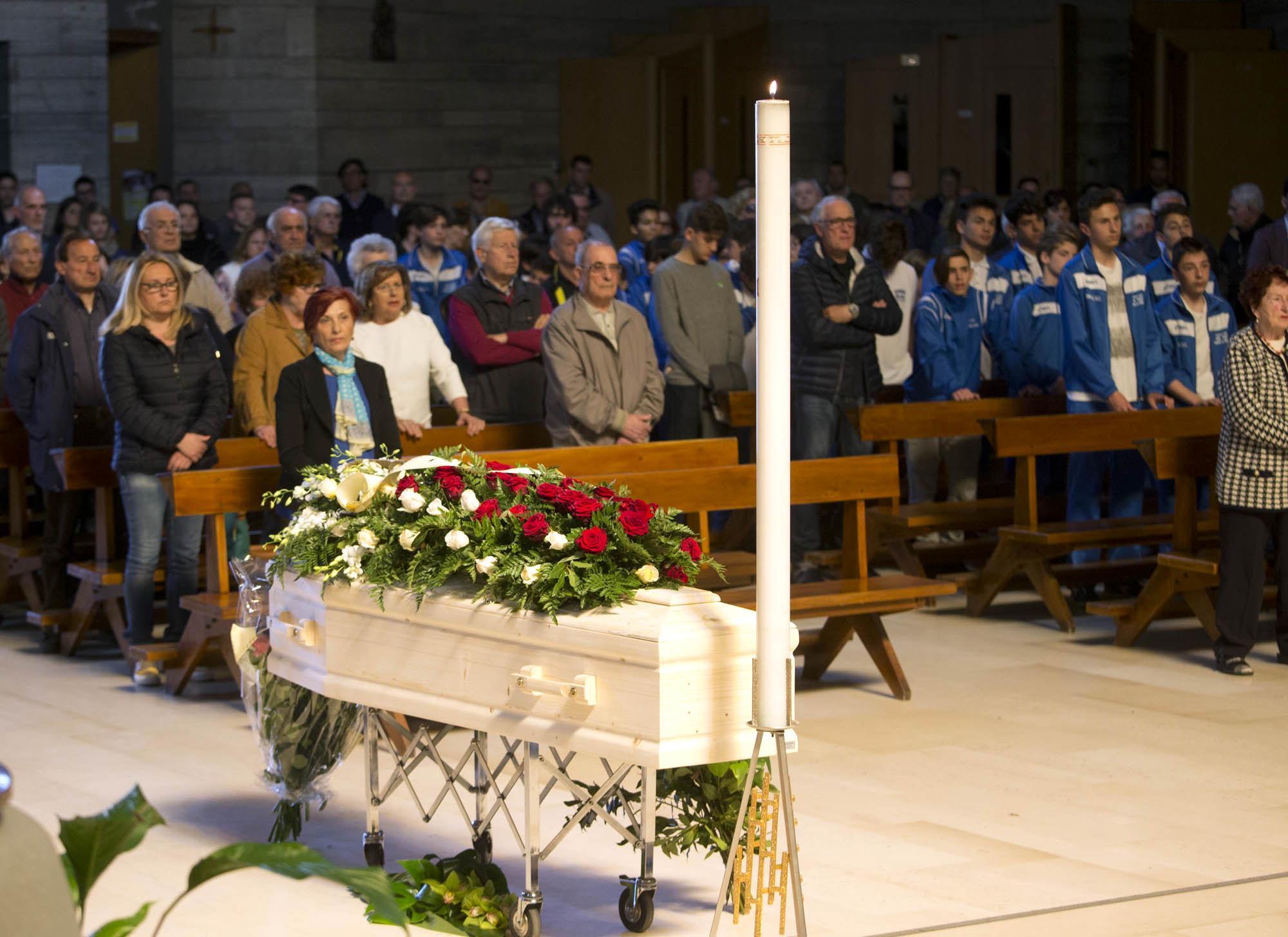La salma di Aquilino Bonfanti nella basilica di Santa Maria Assunta (Foto Nucci)