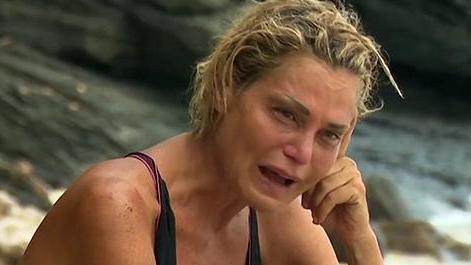 Il triste addio di Simona all’Isola