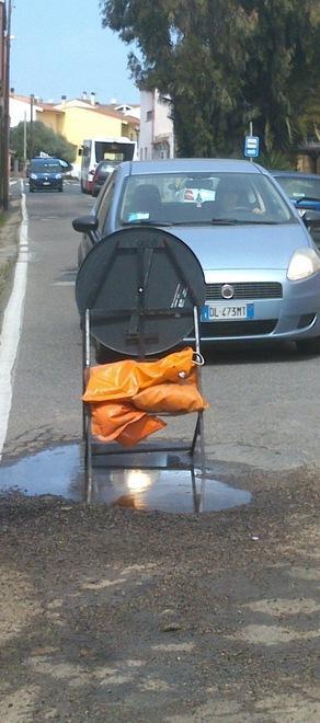 Donigala, la falla crea una voragine 