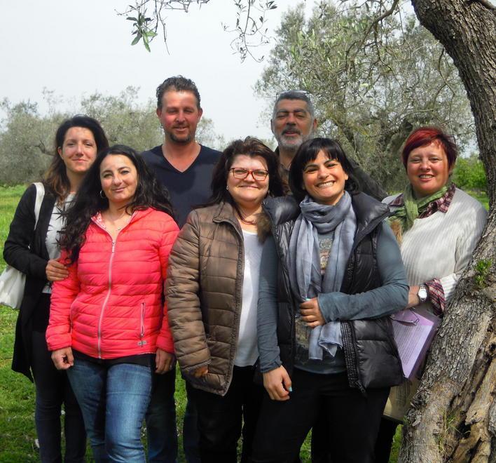 In prima fila da sinistra: Angela Saba, Sabina Fiorini, Giulia Solinas, Alessandra Carlucci 
Dietro da destra: Daniele Francioli, Fabio Passalacqua con la moglie Daria Nicolini 