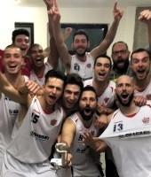I Dragons festeggiano la promozione 