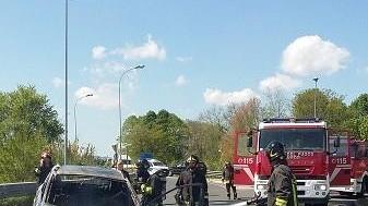 L'intervento dei vigili del fuoco sulla Lucchese
